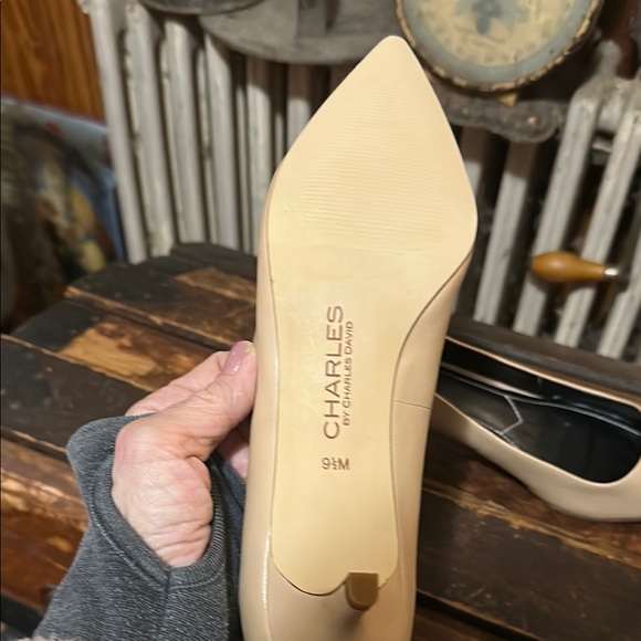 Charles David Cream Heels for Women - Picture 5 of 6
